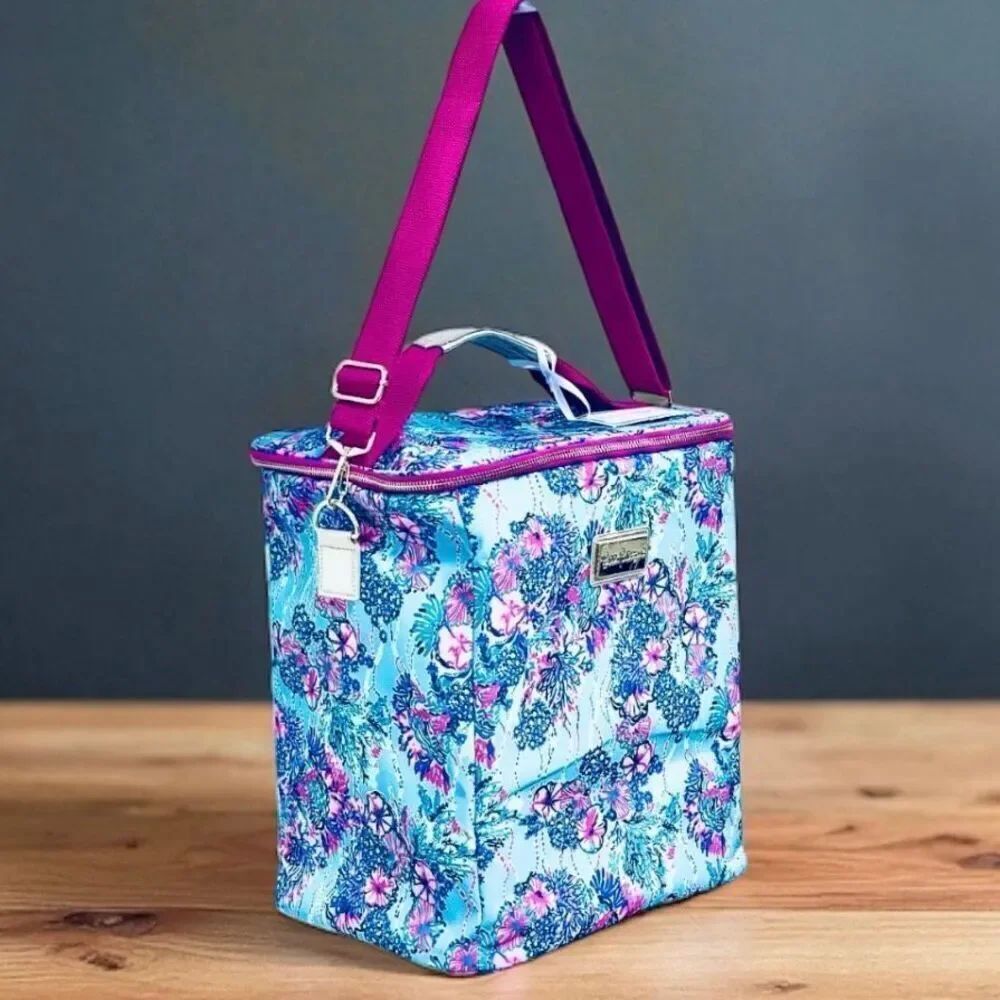 NWT Lilly Pulitzer Blue Insulated Wine Carrier Cooler Canvas Beach you To It